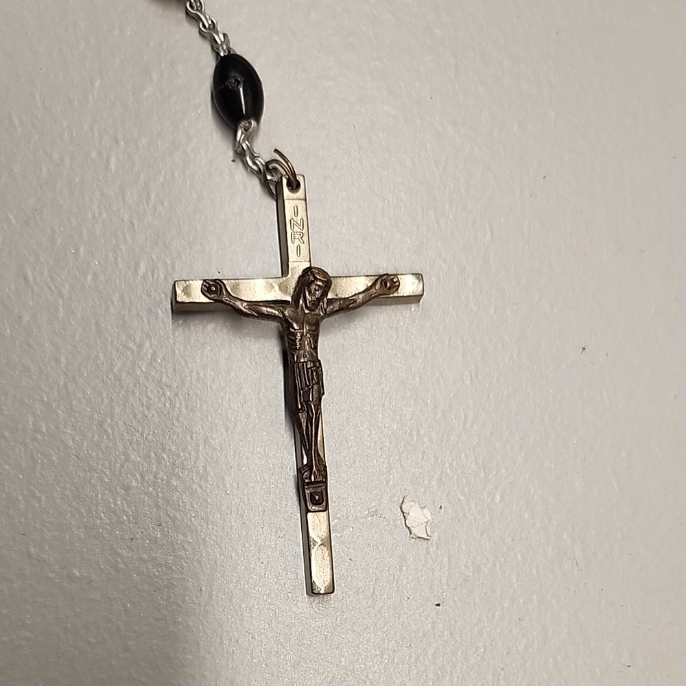 Vintage Black Beaded Rosary | Italy | Catholic Prayer Beads | Crucifix - Picture 2 of 7